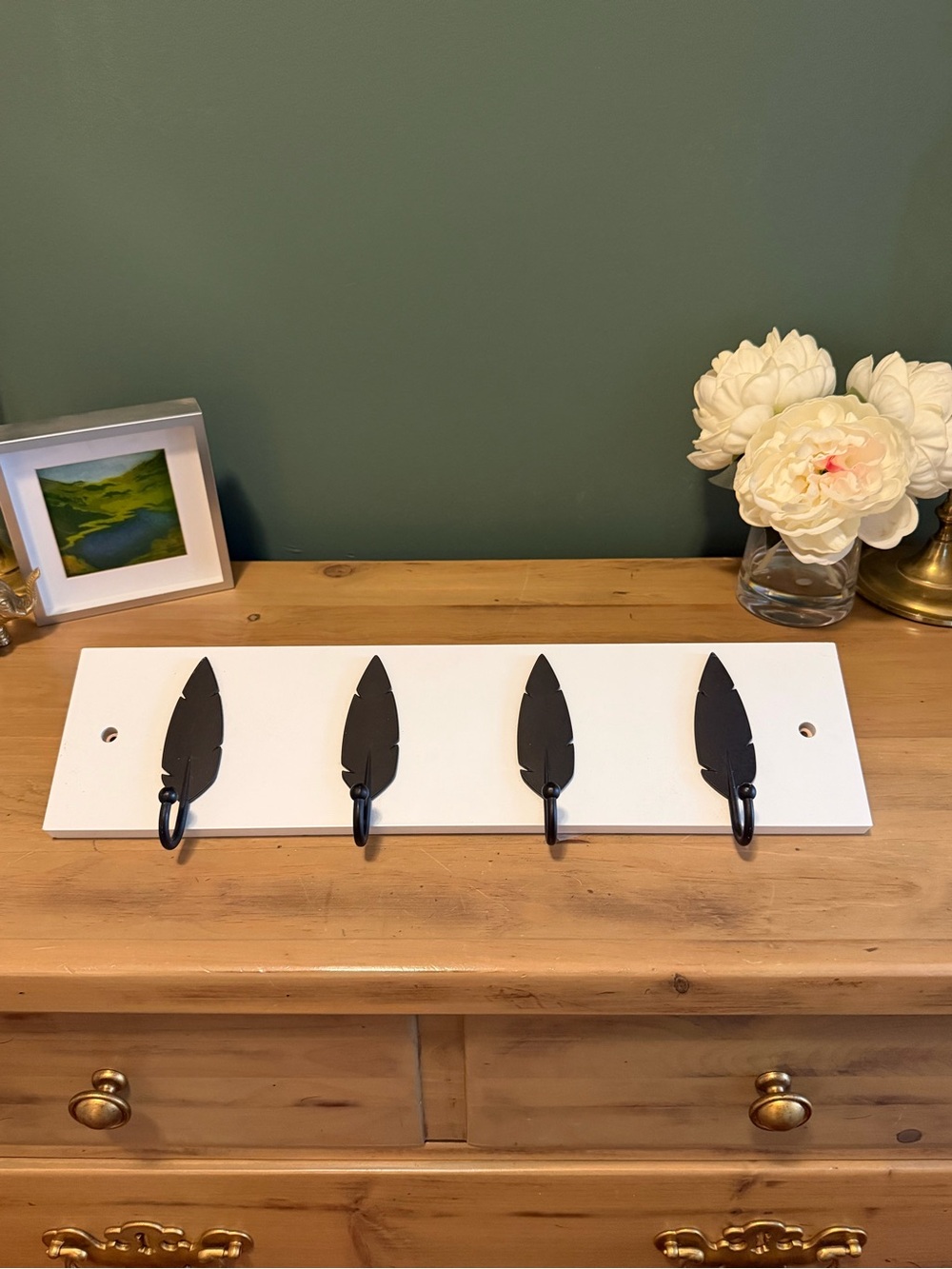 Allen + Roth Feather 4 Hook Wall Rack White Black Coat Hat Entry Organizer
